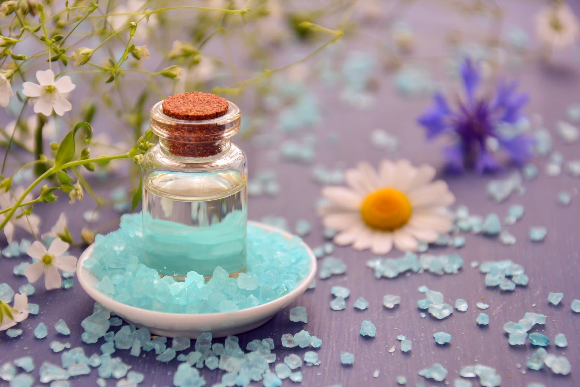 6 Essential Oils that Naturally Reduce Inflammation